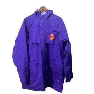 Purple Lightweight Raincoat with High Collar and Water-Resistant Fabric